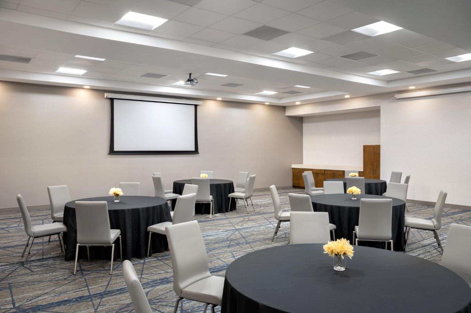 Holiday Inn Express Richmond By Ihg Εξωτερικό φωτογραφία