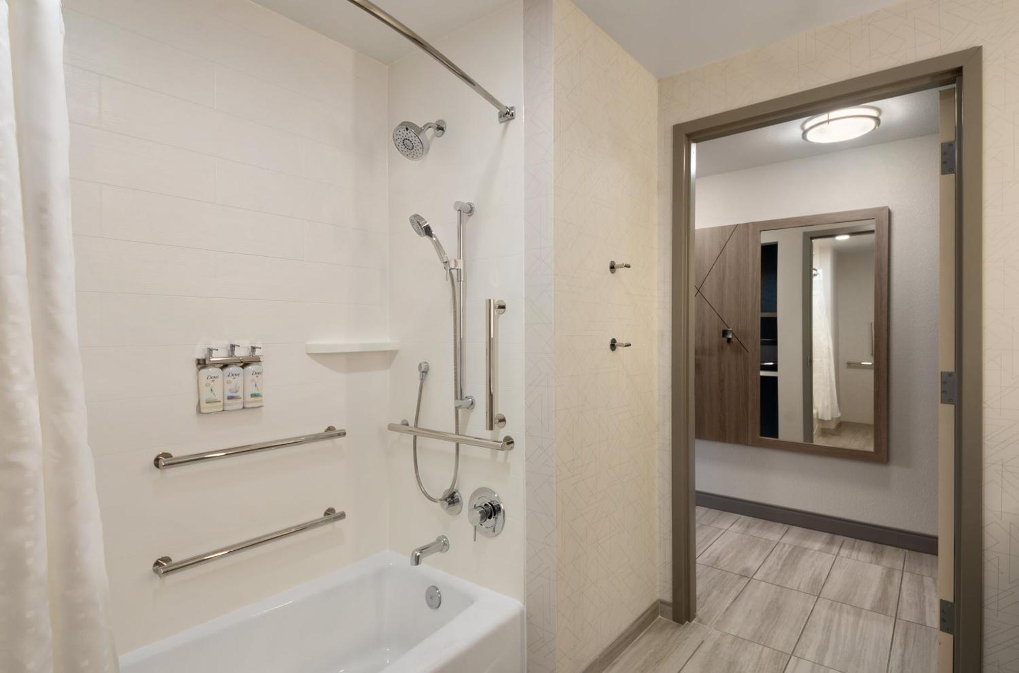 Holiday Inn Express Richmond By Ihg Εξωτερικό φωτογραφία